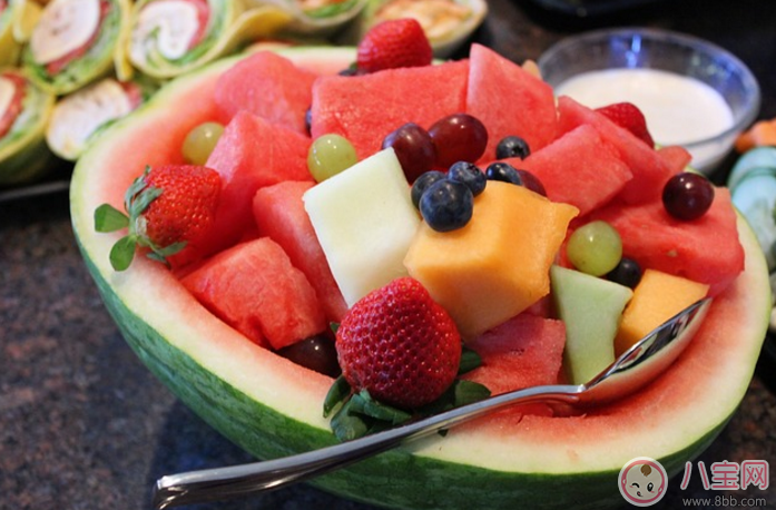 寶寶夏天吃西瓜要注意什么 0-1歲寶寶吃西瓜注意事項(xiàng)