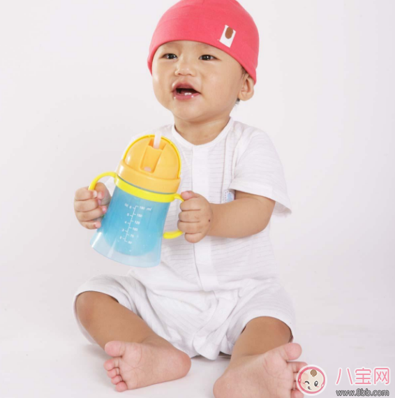 夏天孩子怎么喝水比較好 三伏天孩子喝水注意事項(xiàng) 夏天孩子怎么喝水比較好 三伏天孩子喝水注意事項(xiàng)