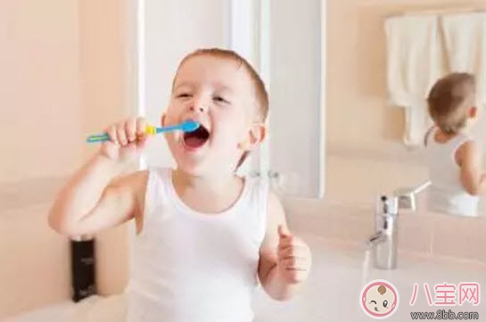 寶寶刷牙的最佳年齡 一歲寶寶怎么刷牙(寶寶不愛刷牙怎么辦)
