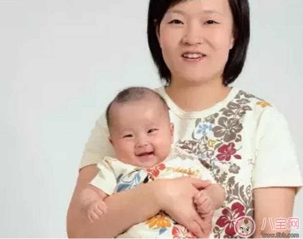 陳曉抱娃姿勢專業(yè) 什么樣的抱娃姿勢寶寶最舒服