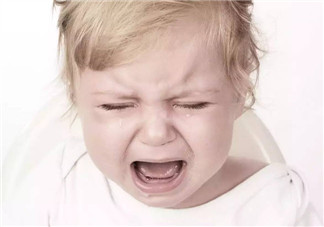 為什么寶寶睡前要哭鬧的原因 寶寶睡覺哭鬧怎么辦(注意力轉(zhuǎn)移大法)