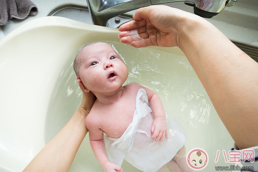 2017三伏天新生兒洗澡攻略 注意事項(xiàng)有哪些