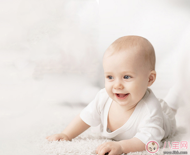 夏天竟然不能給孩子洗澡 分清時(shí)候洗澡效率高