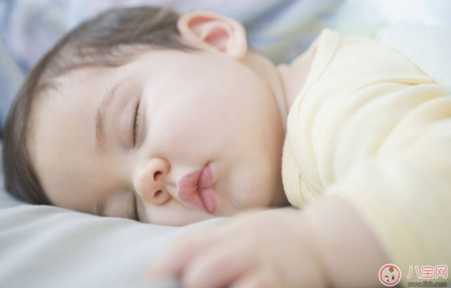 章子怡工作女兒醒了好乖 怎么安撫睡醒的寶寶 章子怡工作女兒醒了好乖 怎么安撫睡醒的寶寶