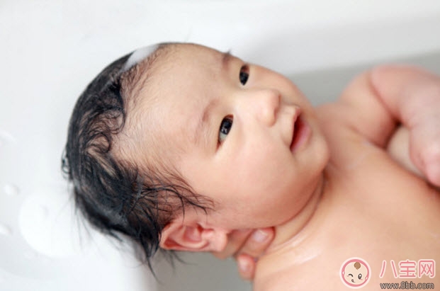 頭垢對寶寶的影響 頭垢怎么去除有哪些注意事項