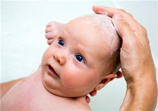 頭垢對(duì)寶寶的影響 頭垢怎么去除有哪些注意事項(xiàng)