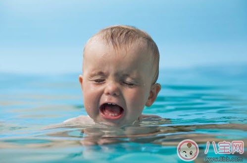 夏天寶寶游泳有什么好處 寶寶游泳的最佳時間是多少 夏天寶寶游泳有什么好處 寶寶游泳的最佳時間是多少