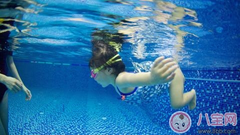 2017夏季親子游泳應該準備什么  有哪些問題需要了解