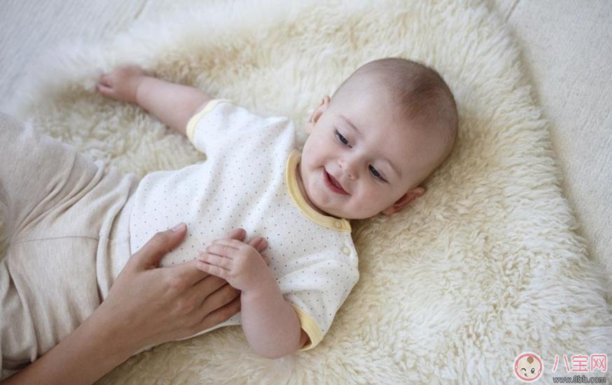 寶寶不會(huì)笑正常嗎 三個(gè)月不會(huì)笑要不要檢查