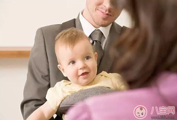 寶寶認(rèn)生怎么辦 寶寶認(rèn)生好還是不認(rèn)生好(為什么有些寶寶不認(rèn)生) 寶寶認(rèn)生怎么辦 寶寶認(rèn)生好還是不認(rèn)生好(為什么有些寶寶不認(rèn)生)