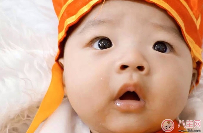 寶寶流口水是怎么回事 寶寶流口水嚴重怎么辦(寶寶可能生病了)