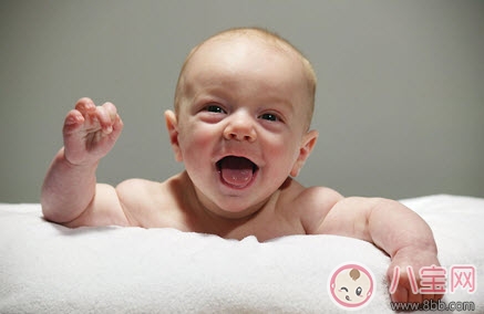 寶寶流口水是怎么回事 寶寶流口水嚴重怎么辦(寶寶可能生病了)