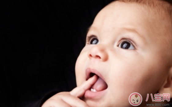 嬰兒長牙齒晚上睡不好怎么辦 寶寶長牙齒晚上躁動不安