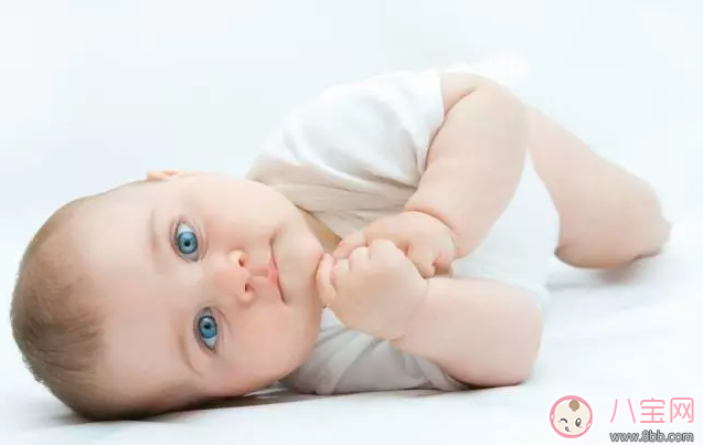 賈靜雯女兒Bo妞三個(gè)多月會翻身了 寶寶多大會翻身(4-7個(gè)月)