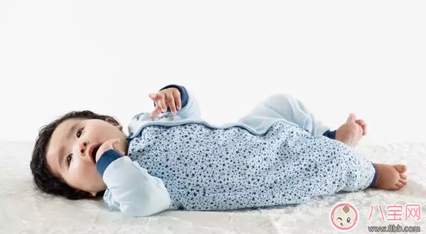 賈靜雯女兒Bo妞三個(gè)多月會翻身了 寶寶多大會翻身(4-7個(gè)月)