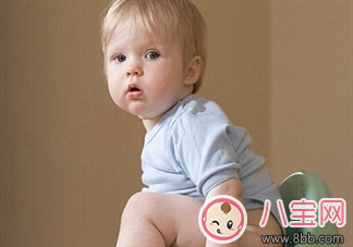 小男孩突然雙目緊閉暈倒 寶寶突然暈倒怎么辦 小男孩突然雙目緊閉暈倒 寶寶突然暈倒怎么辦