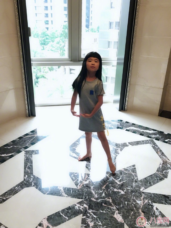 姐姐grace掉牙表情古怪 孩子什么時候掉牙最好