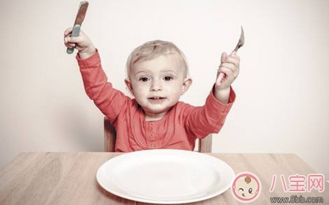 電閃雷鳴中5歲小女孩撥通110 孩子一個(gè)人在家應(yīng)該注意什么