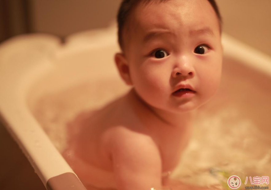 三伏天怎么給寶寶洗澡好 夏天寶寶要洗幾次澡 三伏天怎么給寶寶洗澡好 夏天寶寶要洗幾次澡