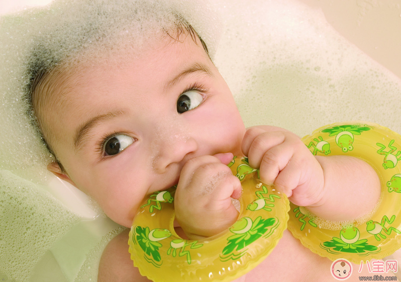 三伏天怎么給寶寶洗澡好 夏天寶寶要洗幾次澡 三伏天怎么給寶寶洗澡好 夏天寶寶要洗幾次澡