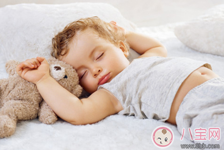 寶寶夏天睡覺注意事項大全