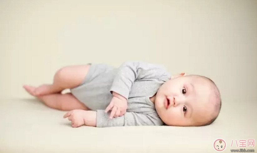 如何幫助寶寶翻身 寶寶遲遲不翻身的原因