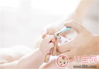 寶寶指甲太長抓人怎么辦    正確給寶寶剪指甲方法