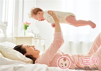 新生寶寶怎么抱     抱寶寶的正確姿勢