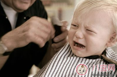 寶寶怕理發(fā)怎么辦     怎么讓寶寶乖乖理發(fā)