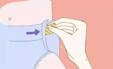 怎么給寶寶穿紙尿褲 紙尿褲穿法流程 怎么給寶寶穿紙尿褲 紙尿褲穿法流程