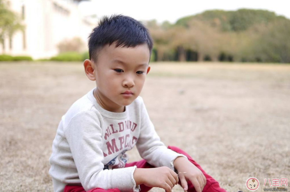 孩子自卑沒(méi)自信怎么辦 孩子沒(méi)自信如何幫他克服