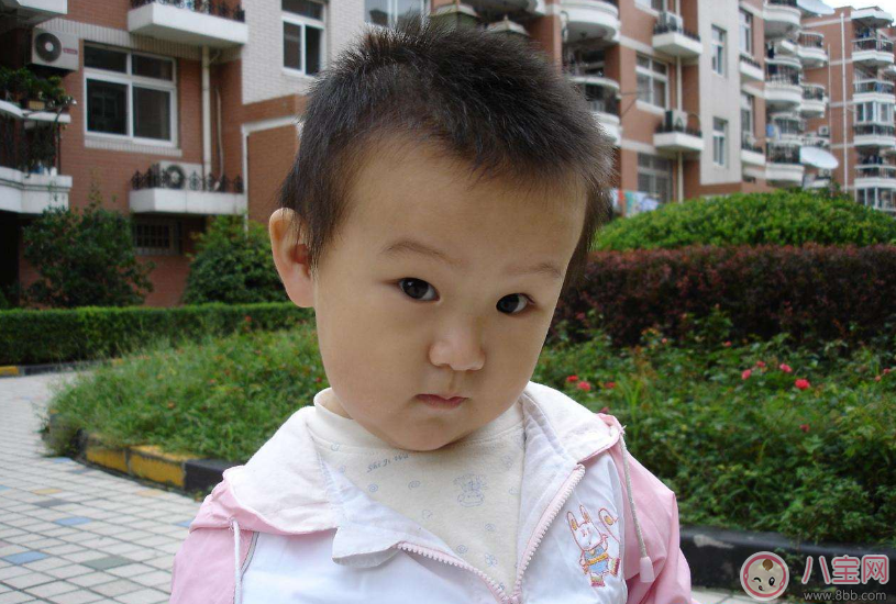 孩子自卑沒(méi)自信怎么辦 孩子沒(méi)自信如何幫他克服