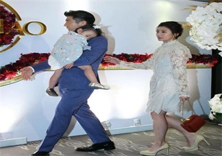 孩子什么時(shí)候睡覺好 賈靜雯帶咘咘參加晚宴她累到睡著