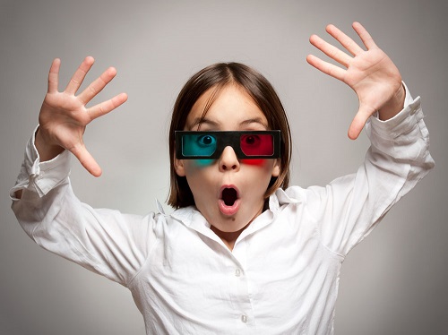 危險(xiǎn)！電影院座椅會(huì)“吃”小孩 家長(zhǎng)應(yīng)抱著孩子觀影