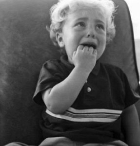 危險(xiǎn)！電影院座椅會(huì)“吃”小孩 家長(zhǎng)應(yīng)抱著孩子觀影