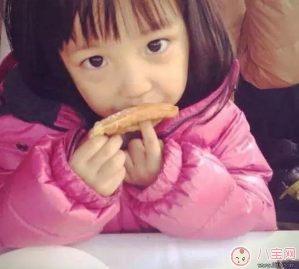 趙薇如何教育出乖巧小四月？趙薇的育兒經(jīng)是什么？