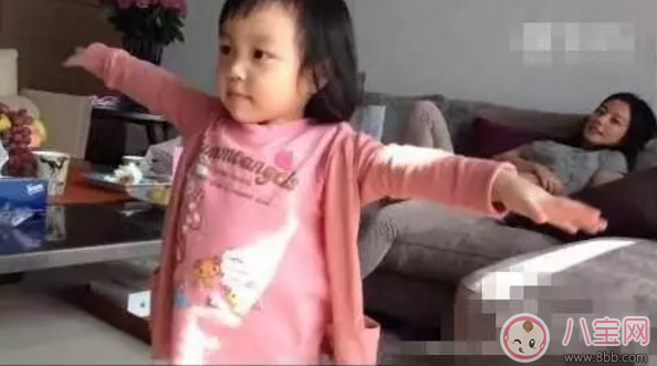 趙薇如何教育出乖巧小四月？趙薇的育兒經(jīng)是什么？