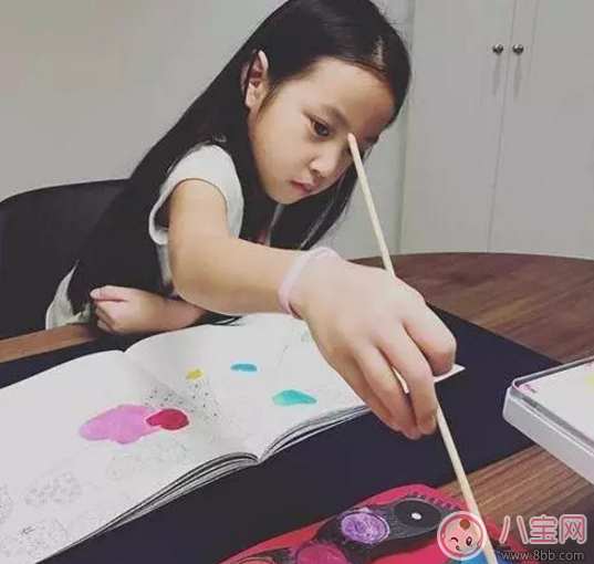 趙薇如何教育出乖巧小四月？趙薇的育兒經(jīng)是什么？