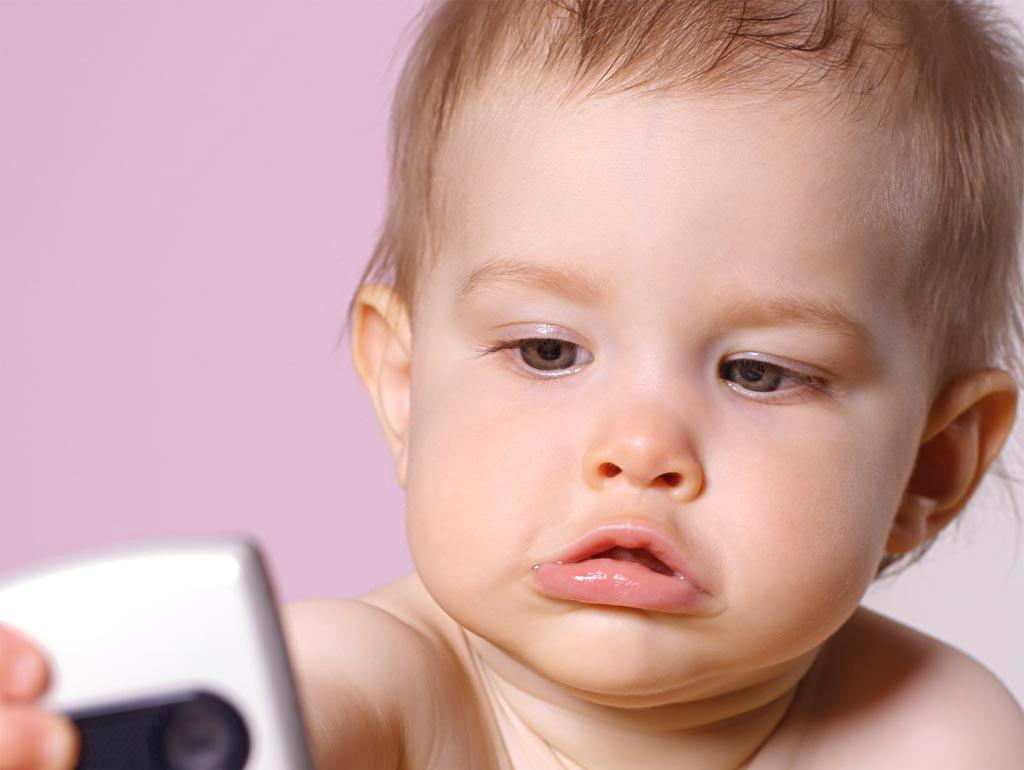 寶寶愛咬嘴唇的原因 如何糾正寶寶咬嘴唇