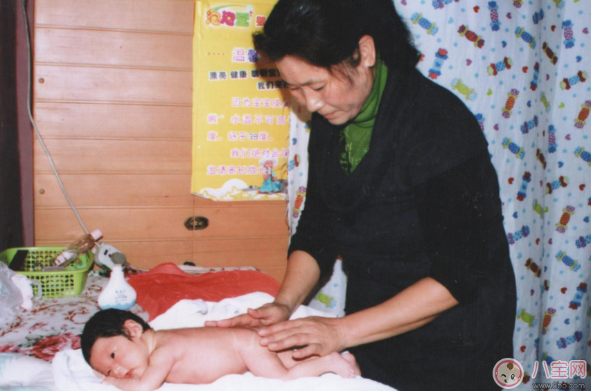 請?jiān)律┰趺催x好 月嫂有這些特點(diǎn)最好辭退