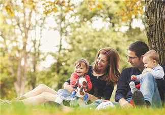 劉國梁教女兒高爾夫獲世界亞軍！父母如何成為孩子的榜樣