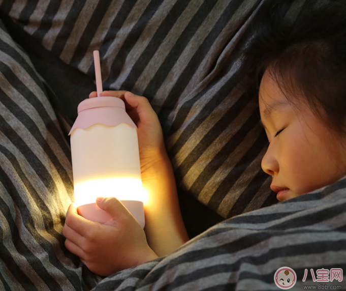 寶寶獨(dú)睡要準(zhǔn)備什么 寶寶自己一個(gè)人睡覺需要的兩件東西