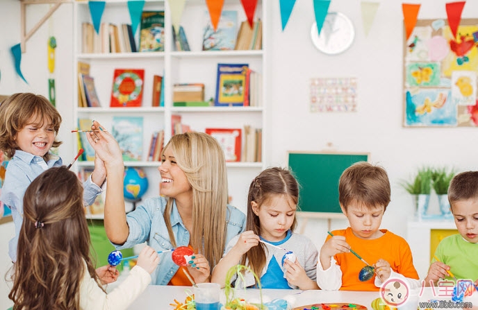 怎么讓孩子適應幼兒園 幫助孩子適應幼兒園的方法有哪些