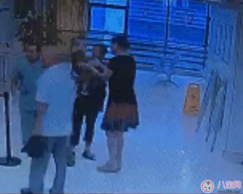 家長(zhǎng)帶孩子出行如何防騙 家長(zhǎng)帶孩子出門注意事項(xiàng)