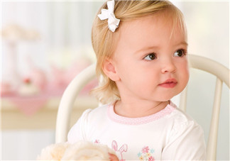 寶寶吃飯時(shí)爸爸的這個(gè)舉動(dòng) 險(xiǎn)些讓他送命！