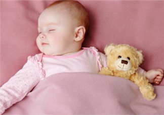 星二代睡姿誰(shuí)錯(cuò)了？馨爺鎖喉阿拉蕾凹造型