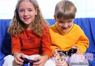 父母讓8歲姐給1歲弟洗澡 “洗”成一場大禍