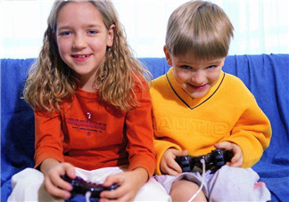 父母讓8歲姐給1歲弟洗澡 “洗”成一場(chǎng)大禍