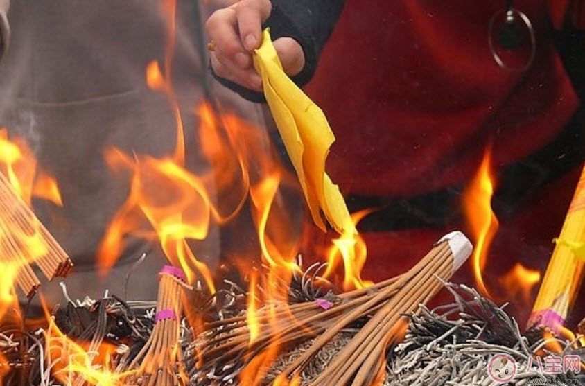 鬼月適合廟里燒香嗎 鬼月燒香注意事項有哪些