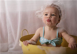 秋天天涼寶寶不愛洗澡怎么辦